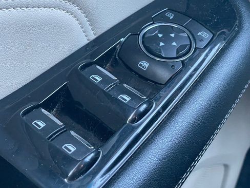 Used 2017 Ford Edge Titanium w/ Technology Package image 17