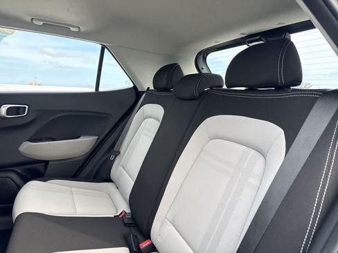 Used 2025 Hyundai Venue SEL FWD image 22