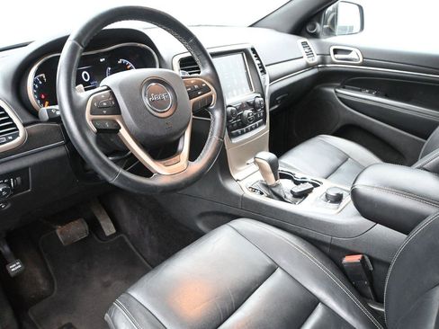 Used 2017 Jeep Grand Cherokee Limited AWD/4WD image 2