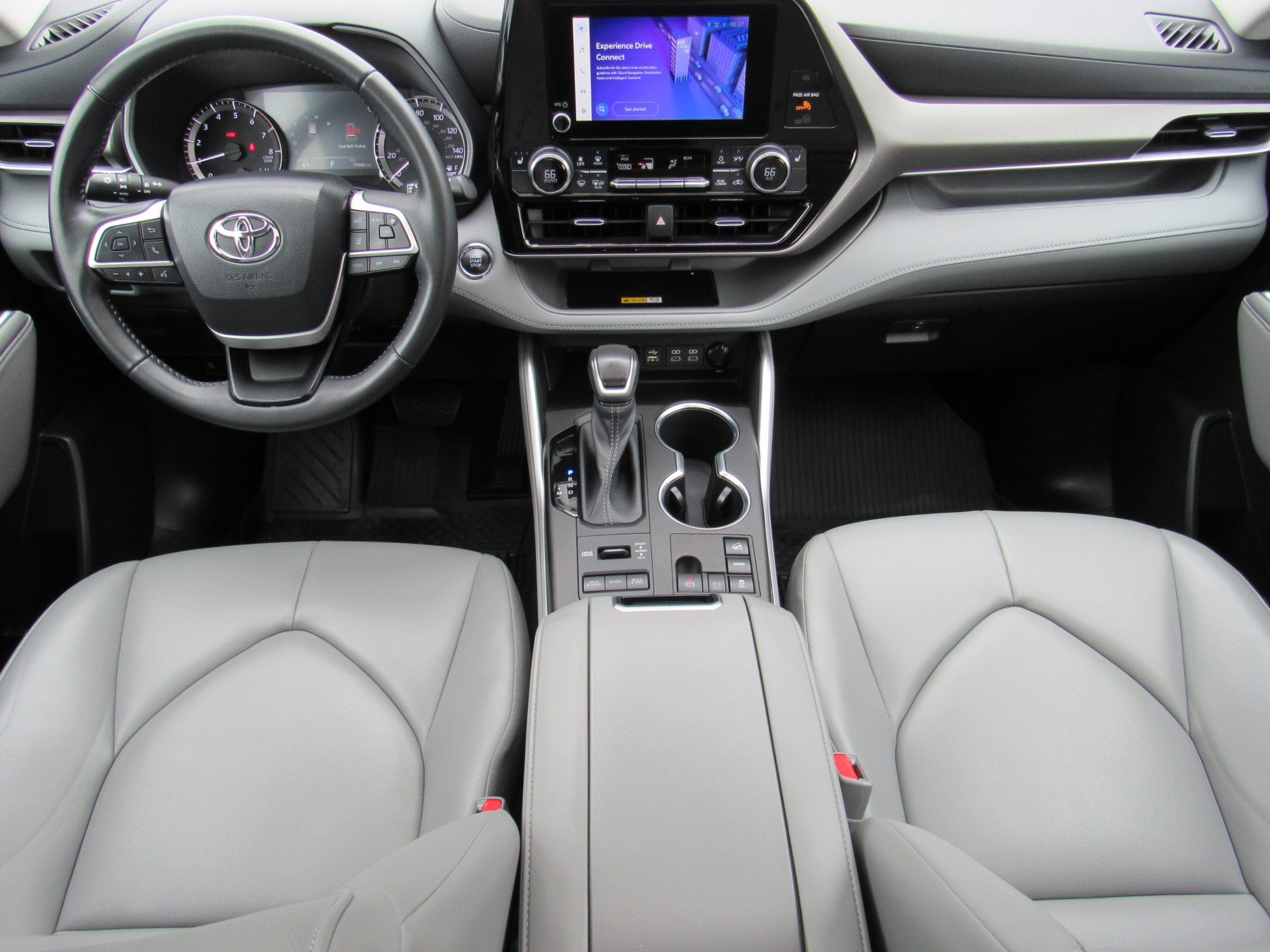 Used 2023 Toyota Highlander XLE AWD/4WD image 33