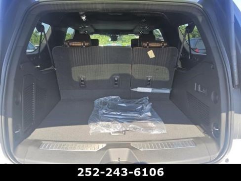 Used 2026 Chevrolet Suburban High Country AWD/4WD image 10