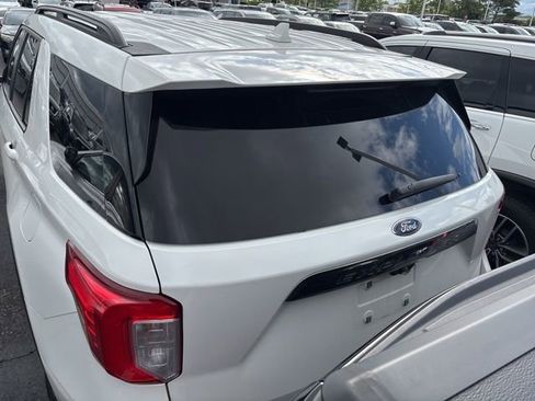 Used 2021 Ford Explorer XLT w/ Equipment Group 202A AWD/4WD image 6