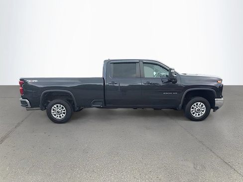 Used 2024 Chevrolet Silverado 2500 LT AWD/4WD image 3