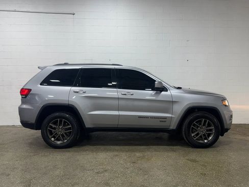 Used 2016 Jeep Grand Cherokee Laredo 75th Anniversary AWD/4WD image 2