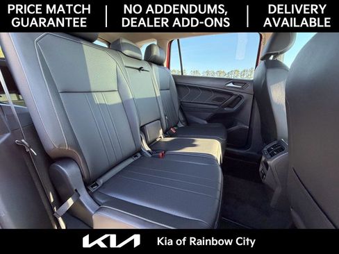 Used 2023 Volkswagen Tiguan SE w/ Panoramic Sunroof Package image 20