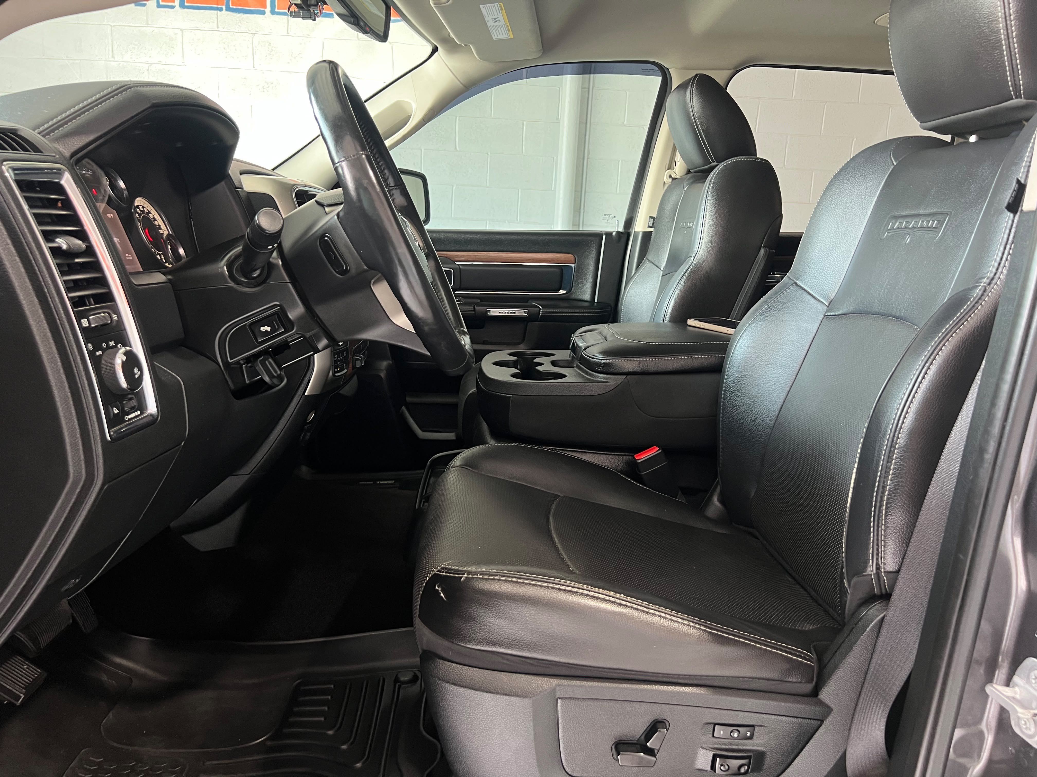 Used 2016 RAM 1500 Laramie w/ Convenience Group AWD/4WD image 12