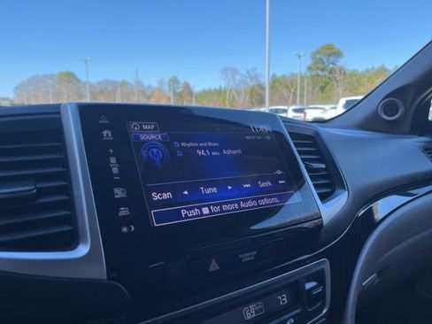 Used 2018 Honda Pilot Touring image 23