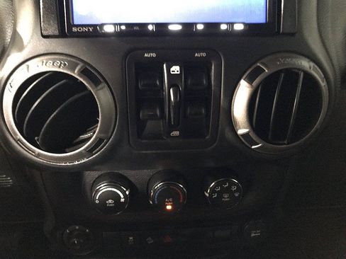 Used 2016 Jeep Wrangler Unlimited Sport w/ Quick Order Package 24S AWD/4WD image 28
