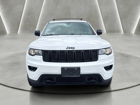 Used 2018 Jeep Grand Cherokee Laredo AWD/4WD image 2