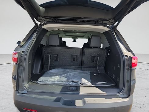 Used 2020 Chevrolet Traverse LT w/ LT Premium Package AWD/4WD image 14