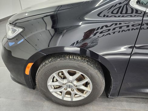 Used 2024 Chrysler Pacifica Touring-L image 33