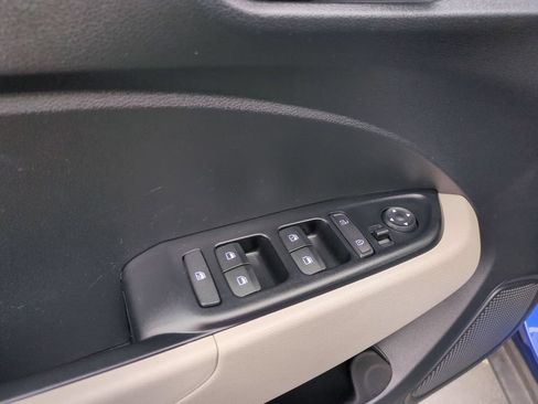 Used 2025 Hyundai Venue SEL FWD image 13