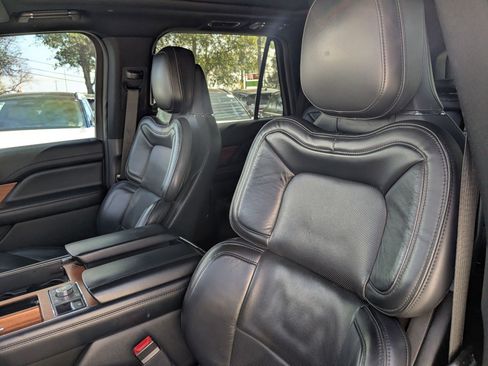 Used 2019 Lincoln Navigator Select w/ Technology Package image 11