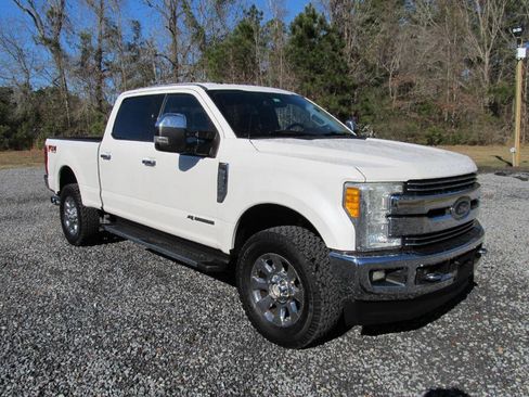 Used 2017 Ford F350 Lariat w/ Chrome Package image 8
