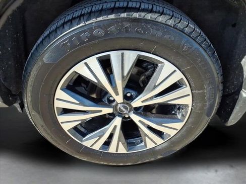 Used 2023 Nissan Rogue SV image 24