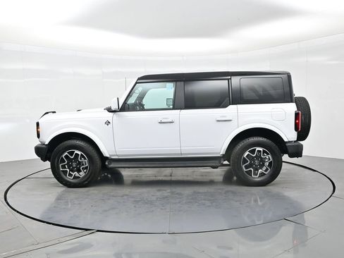 Used 2025 Ford Bronco Outer Banks image 9