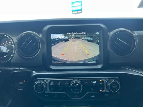 Used 2022 Jeep Wrangler Unlimited Sport image 27