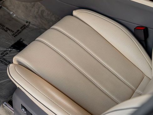 Certified 2023 Bentley Bentayga Extended Wheelbase image 19