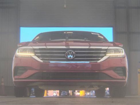 Used 2021 Volkswagen Passat 2.0T SE image 3