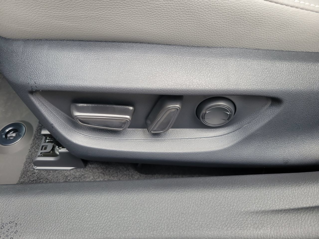 Used 2026 Toyota Camry SE FWD image 18
