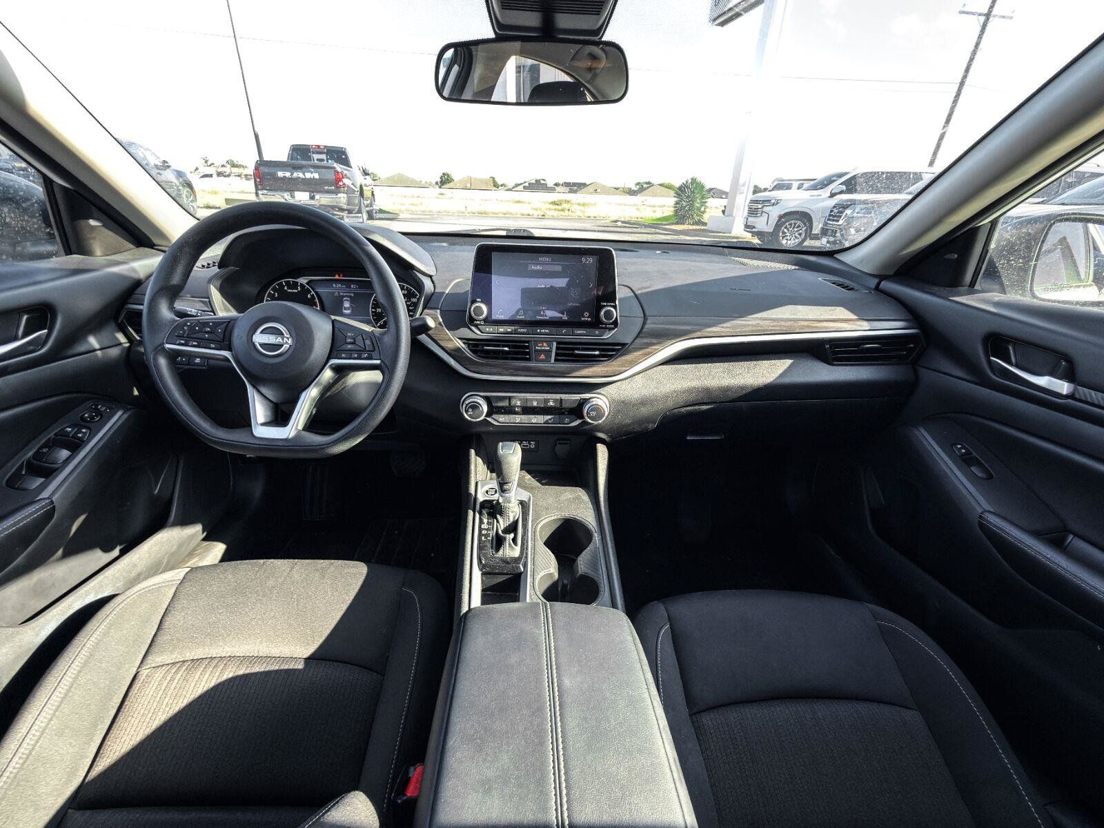Used 2025 Nissan Altima 2.5 SV FWD image 15