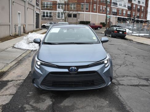 Used 2025 Toyota Corolla LE image 3
