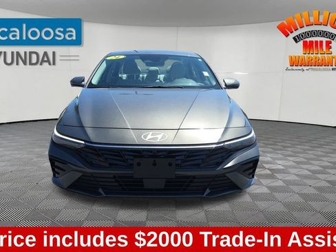 Used 2024 Hyundai Elantra Limited FWD image 2