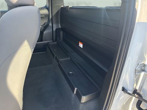 Used 2022 Toyota Tacoma SR image 10