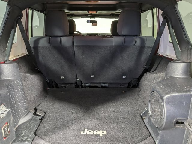 Used 2011 Jeep Wrangler Unlimited Sahara AWD/4WD image 8