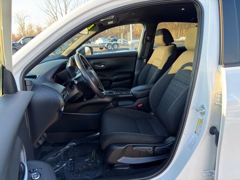 Used 2025 Honda HR-V Sport image 10
