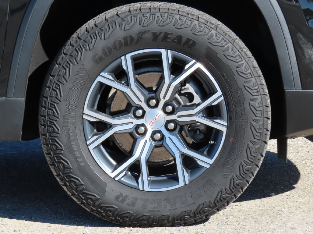 Used 2025 GMC Acadia AT4 w/ Luxury Package AWD/4WD image 16