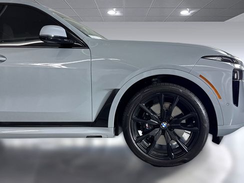 Used 2024 BMW X7 xDrive40i w/ M Sport Package AWD/4WD image 36