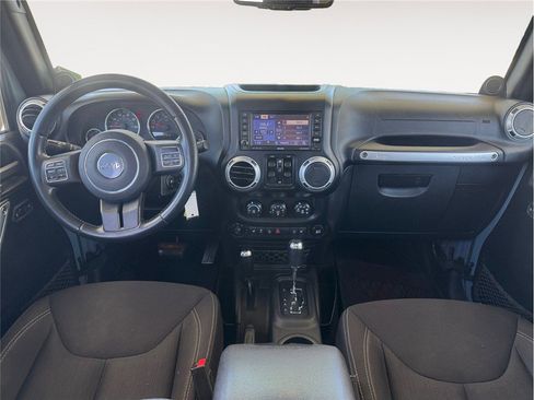 Used 2014 Jeep Wrangler Unlimited Sahara w/ Connectivity Group AWD/4WD image 10