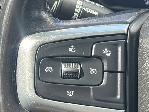 Used 2022 Chevrolet Suburban LT RWD image 8