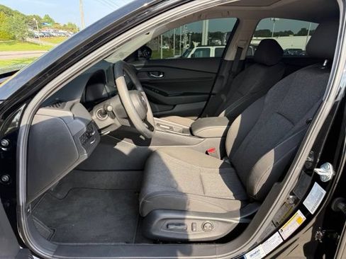 Used 2025 Honda Accord SE image 15