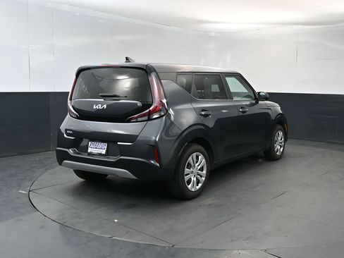 Used 2023 Kia Soul LX FWD image 5