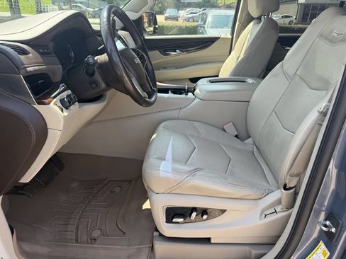 Used 2016 Cadillac Escalade Luxury AWD/4WD image 18