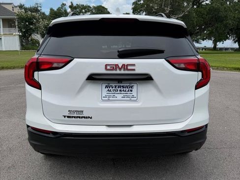 Used 2021 GMC Terrain SLT w/ Infotainment Package II FWD image 4