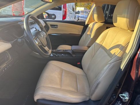 Used 2017 Toyota Avalon Limited image 5