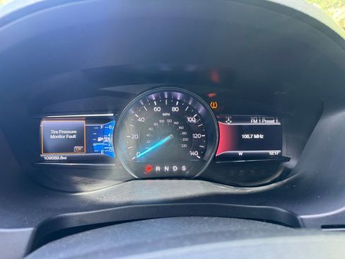 Used 2017 Ford Explorer XLT w/ Equipment Group 202A FWD image 18
