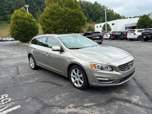 Used 2016 Volvo V60 T5 Premier FWD image 7