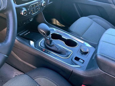 Used 2023 Chevrolet Traverse LT w/ Rear Camera Mirror Package image 10