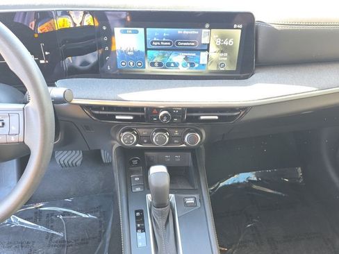 Used 2025 Nissan Kicks SV AWD/4WD image 27