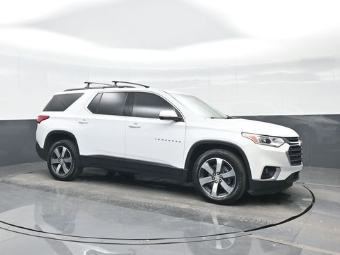 Used 2021 Chevrolet Traverse LT w/ LT Premium Package image 8