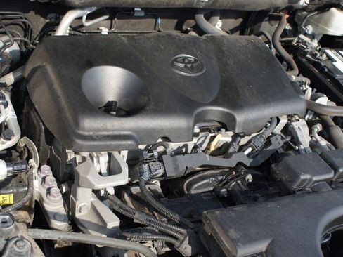 Used 2021 Toyota RAV4 XLE AWD/4WD image 26