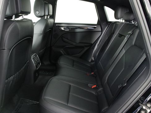 Certified 2025 Porsche Macan image 33