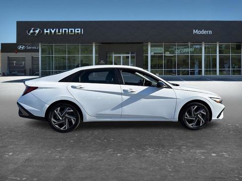 Certified 2025 Hyundai Elantra Sport FWD image 4