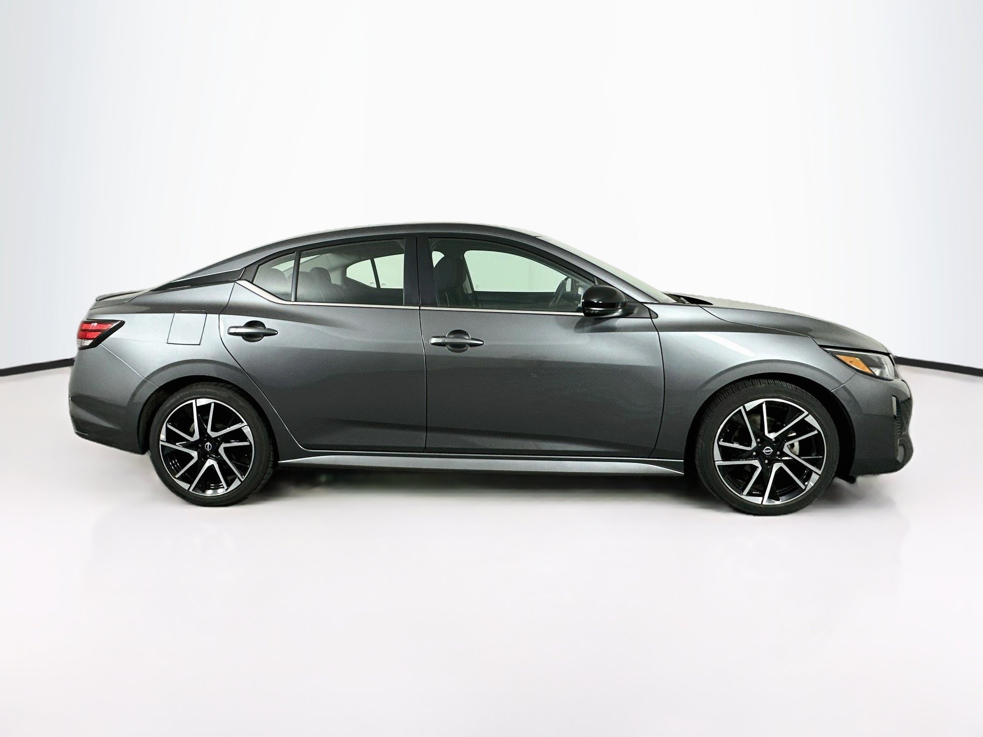 Used 2025 Nissan Sentra SR FWD image 10