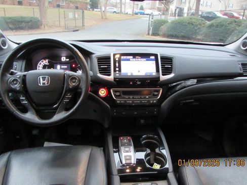 Used 2017 Honda Pilot Elite image 20