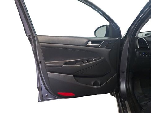 Used 2019 Hyundai Tucson Limited image 17